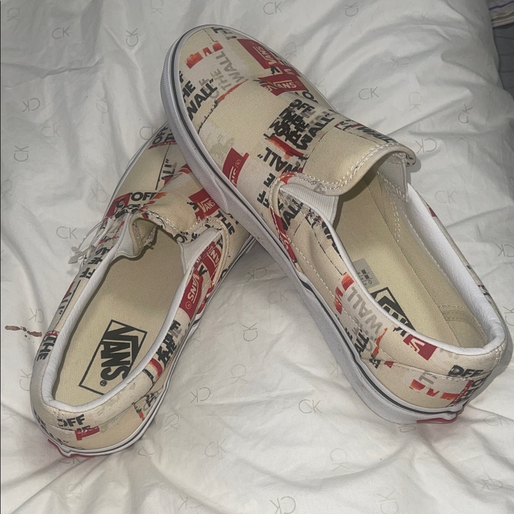 Vans Off The Wall Graphic Slip-On Shoes in Red and Cream sz 9 m